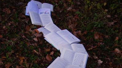 Fabriquer un kiosque à livres original avec du matériel de récupération