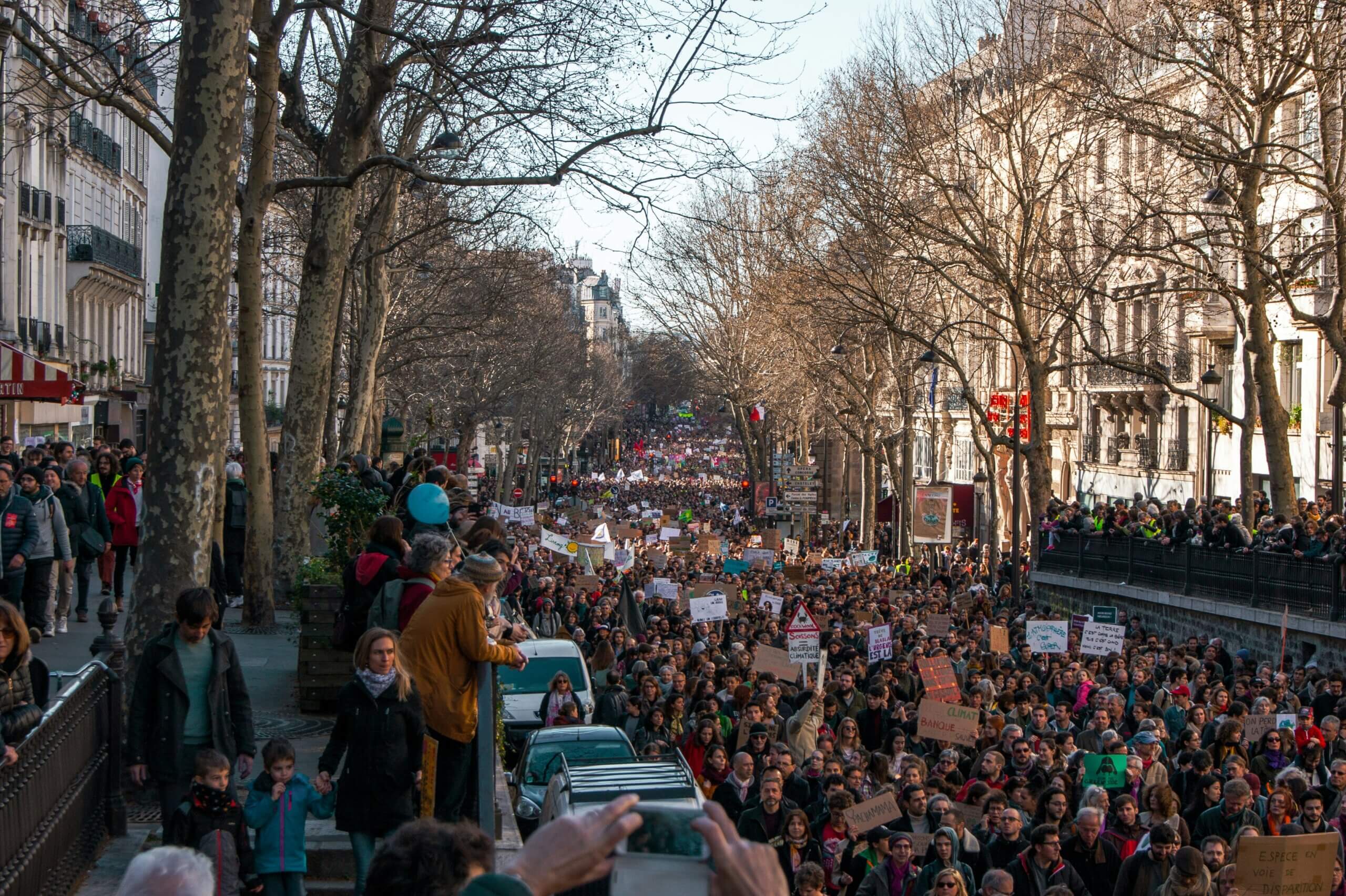 manifestation pour le climat dans les rues de Paris